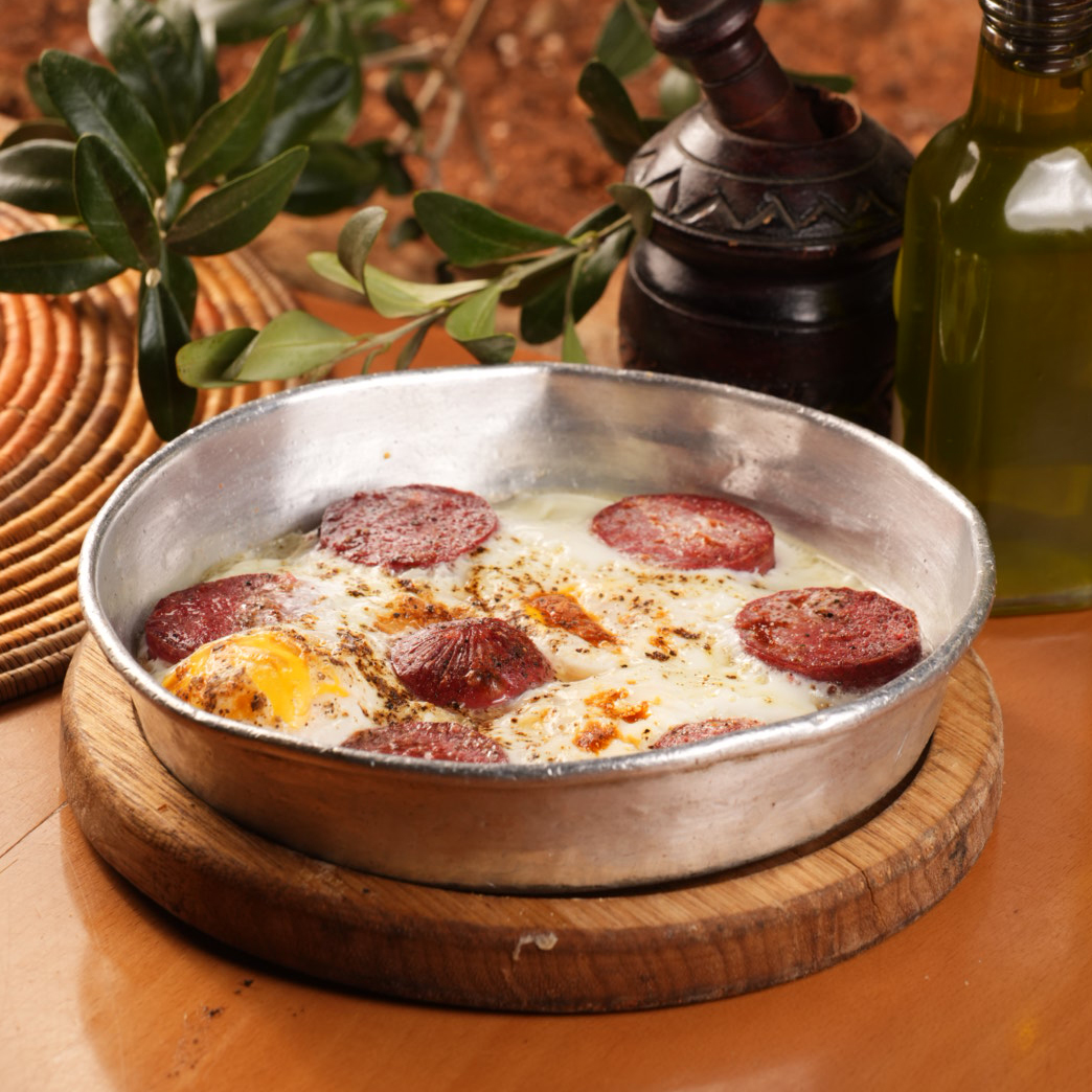Sujuk with eggs
